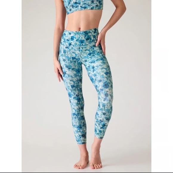Athleta Pants - Athleta Salutation Stash pocket leggings tights opaline floral blue 47285